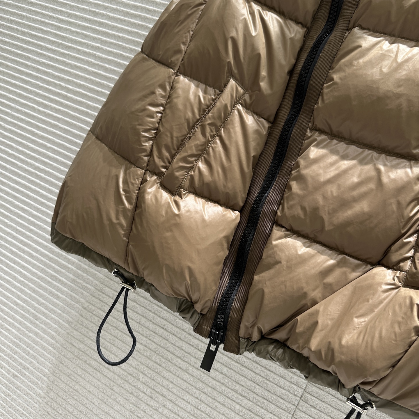 sacai フーデッドパフジャケット 100%綿 棕色 - 画像 5