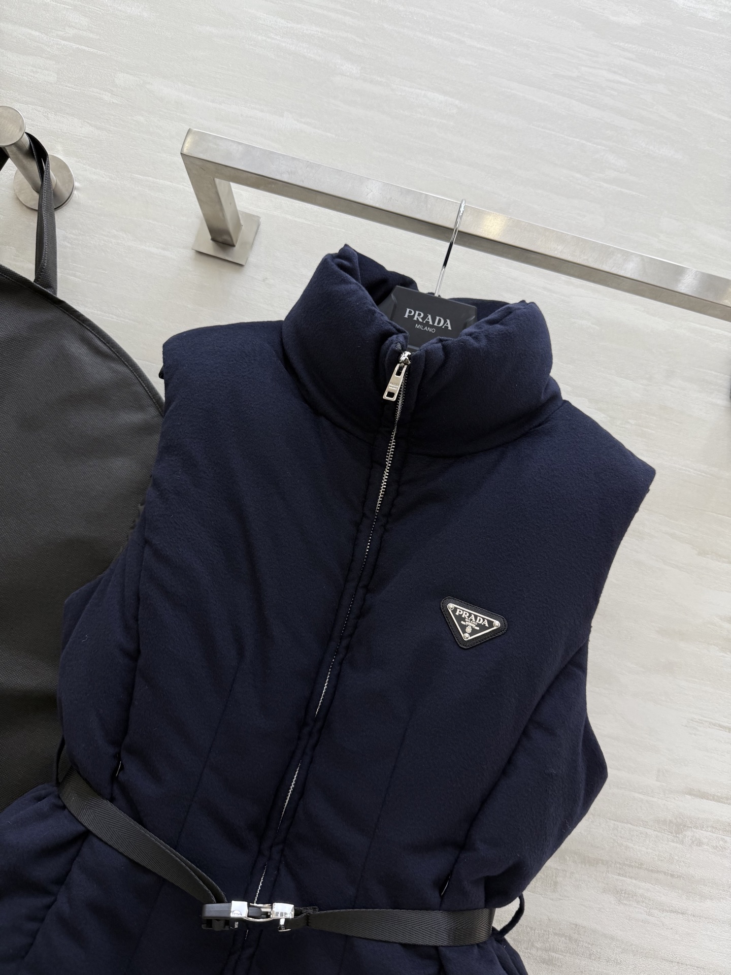 PRADA 590 Prad2 ファーレンズ ベスト ブルゾン ブラック 90%ホワイトグースダウン ブルゾン 51 - 画像 3