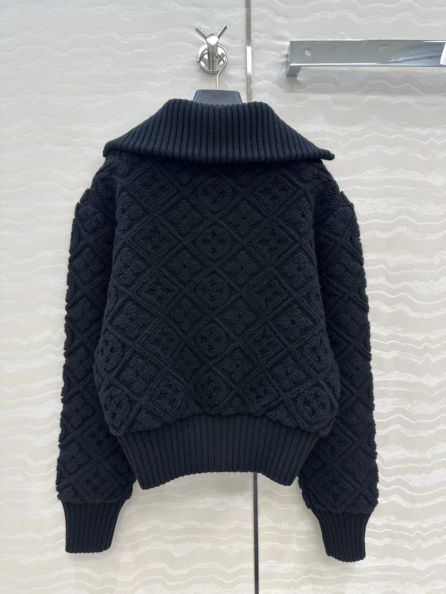 610 ロゴ付き フリース ブラック 黒 羊毛カシミア混紡 カーディガン - 画像 9