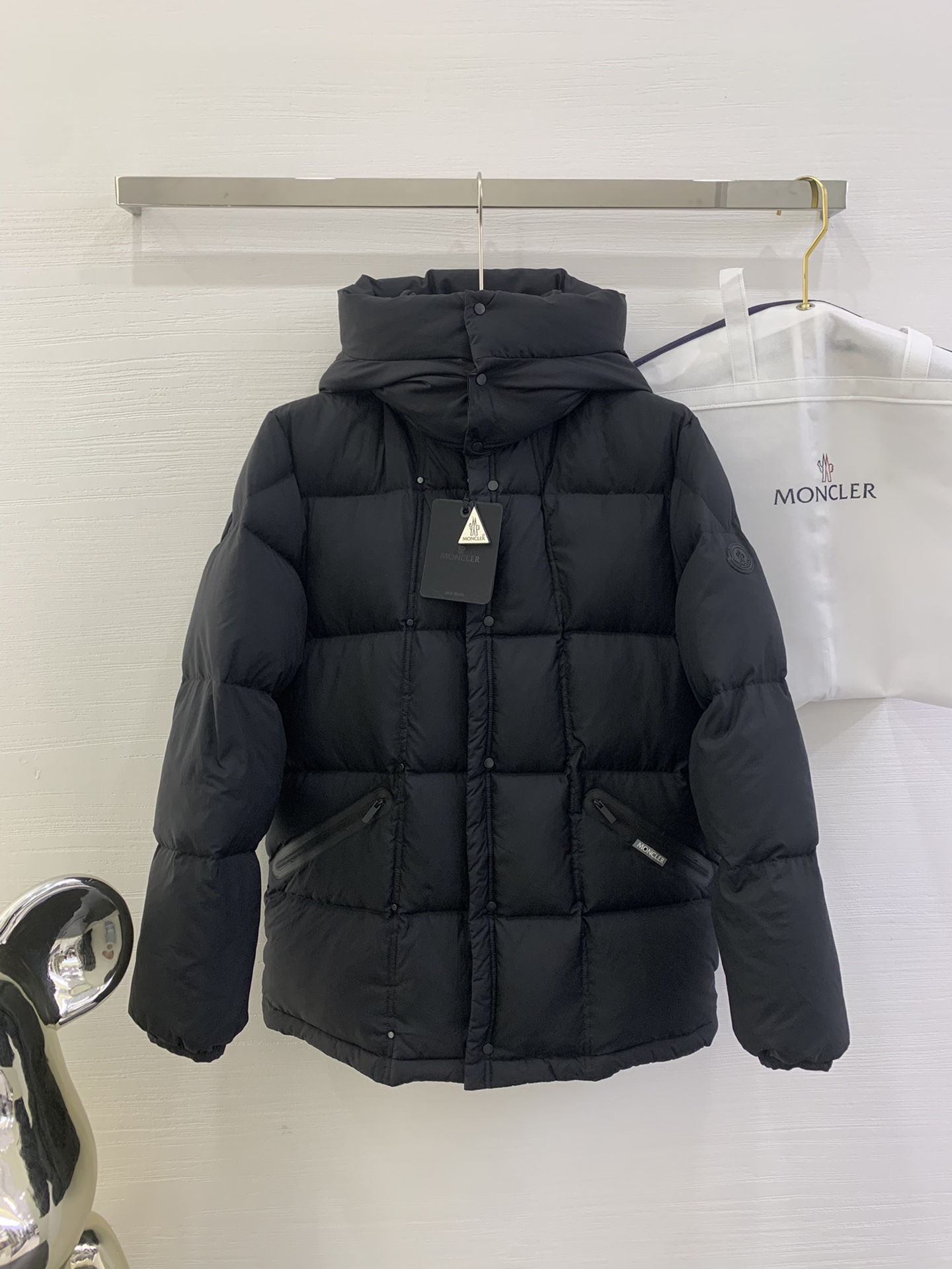 MONCLER ロフジャケット 90%ダックダウン ブラック - 画像 1