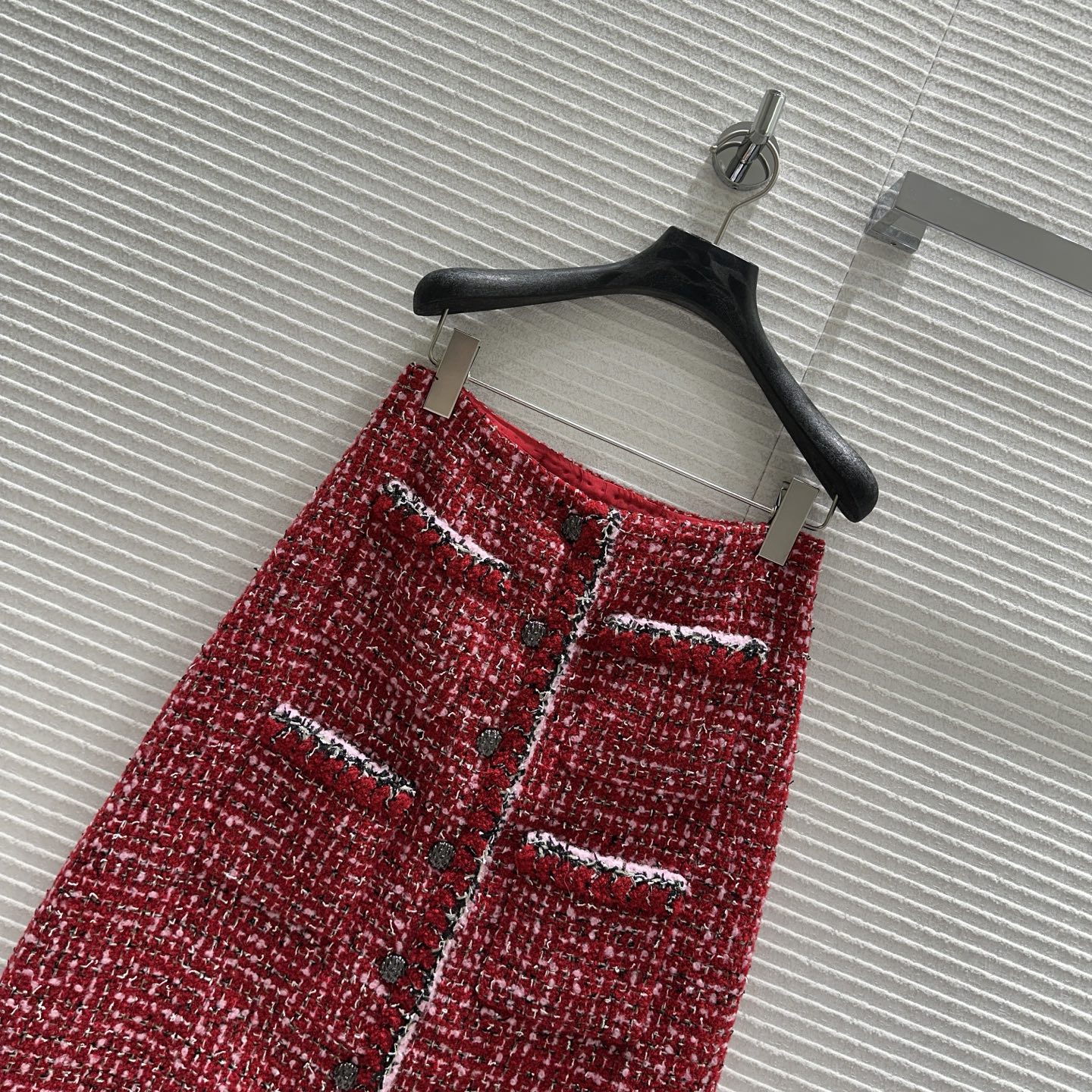 CHANEL|25K|高腰|正赤色 ウール混紡 ハイウエストスカート|100%シルク裏地 - 画像 2