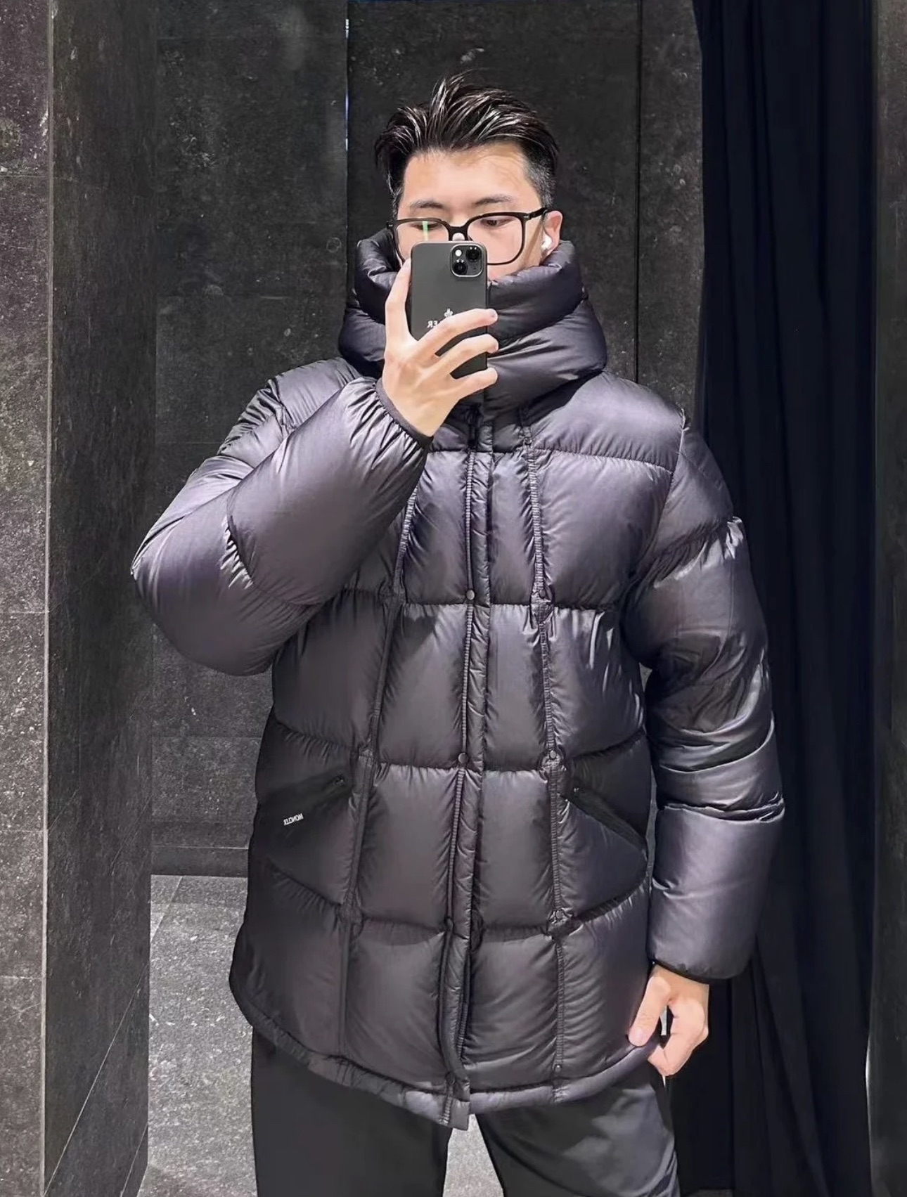 上身效果｜Moncler 黑标系列Loff Jacket中长哑光雾面羽绒外套.中长黑武士.男女上身都好看 - 画像 2