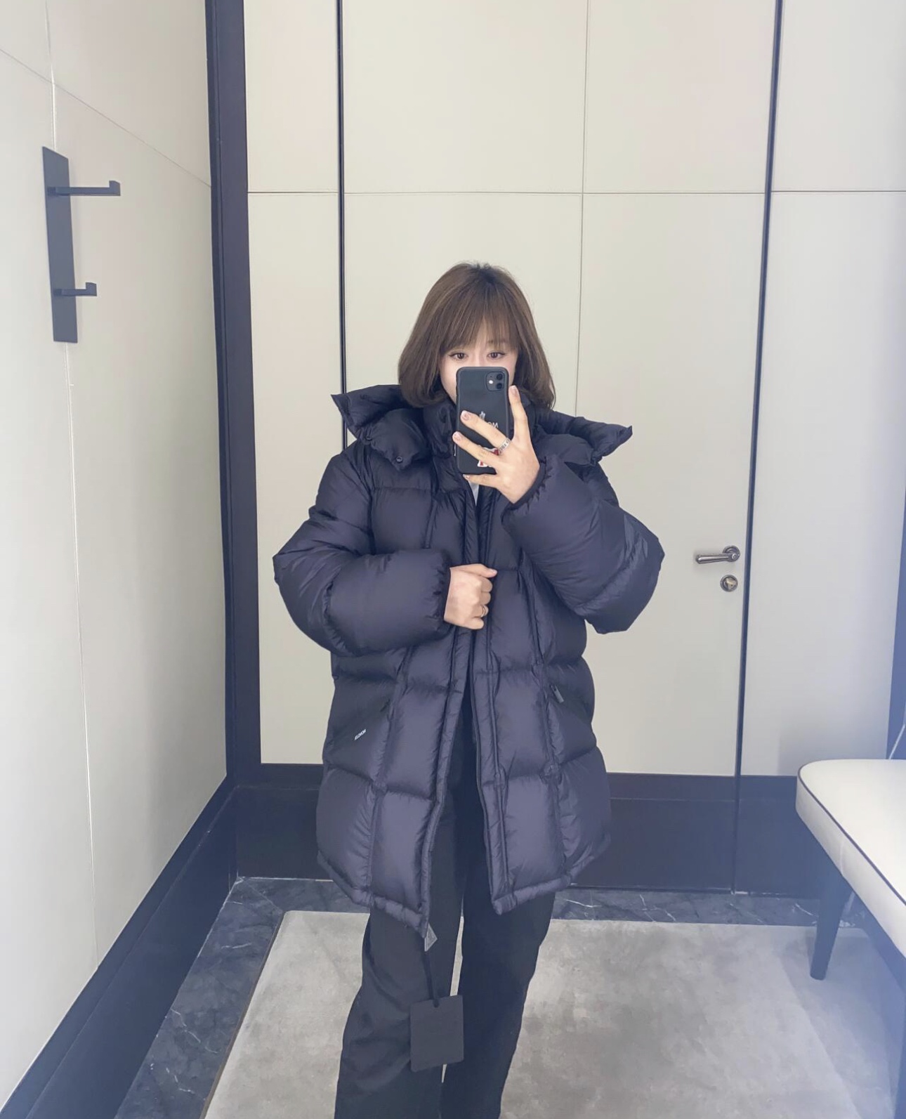 上身效果｜Moncler 黑标系列Loff Jacket中长哑光雾面羽绒外套.中长黑武士.男女上身都好看 - 画像 5