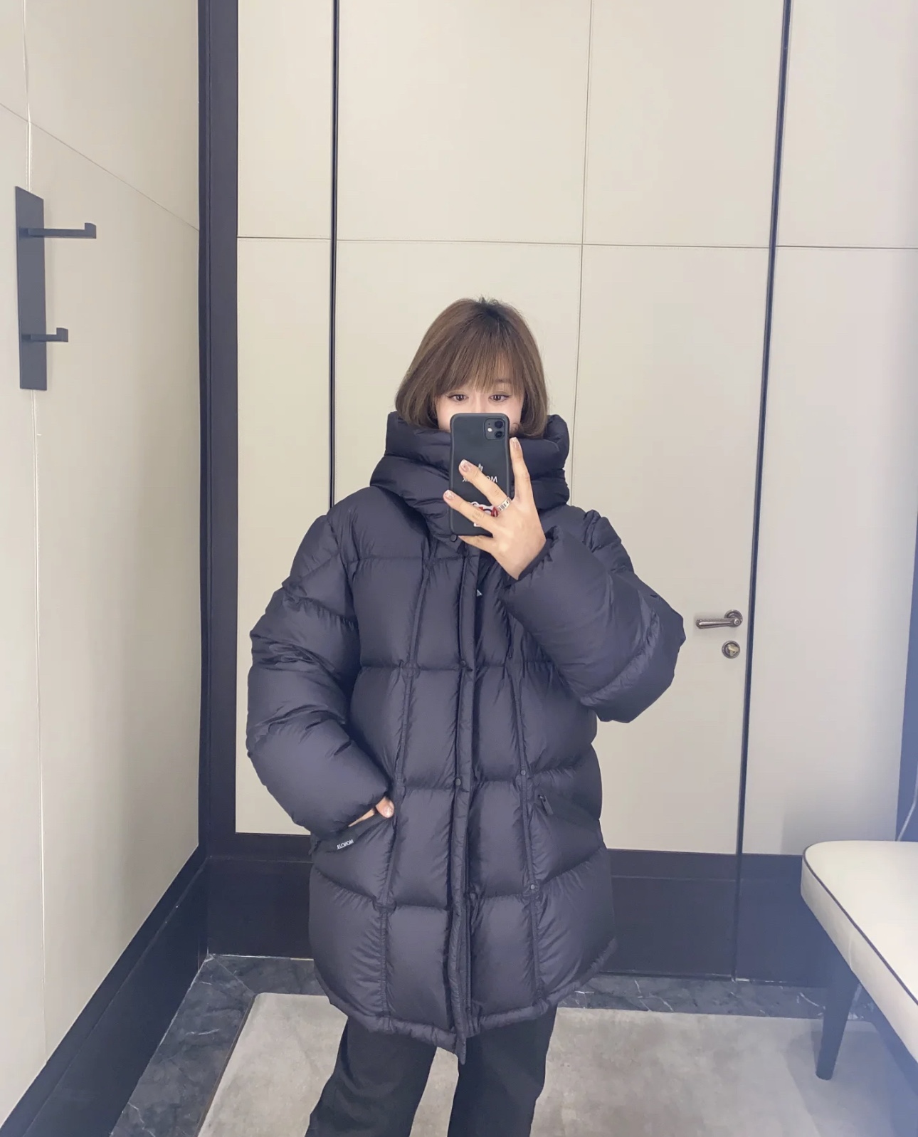 上身效果｜Moncler 黑标系列Loff Jacket中长哑光雾面羽绒外套.中长黑武士.男女上身都好看 - 画像 7