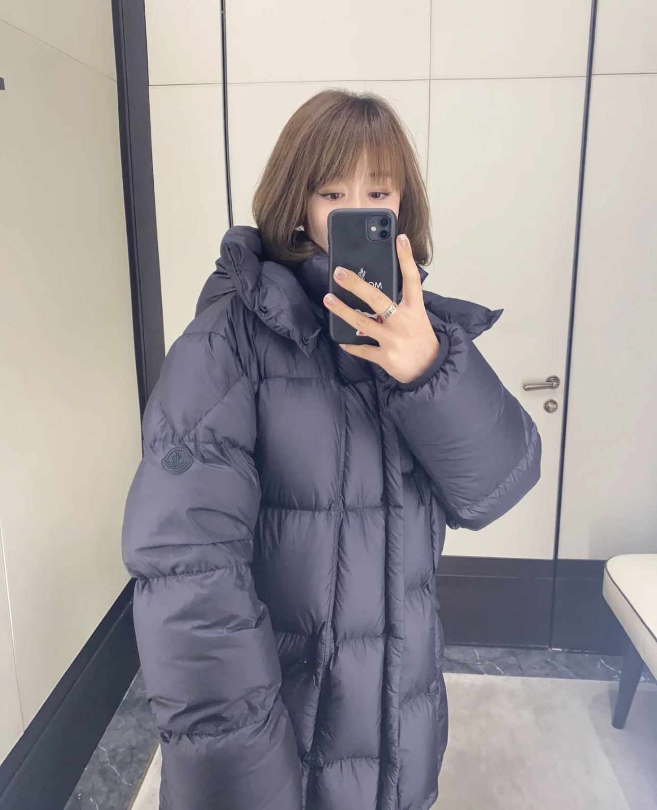 上身效果｜Moncler 黑标系列Loff Jacket中长哑光雾面羽绒外套.中长黑武士.男女上身都好看 - 画像 9