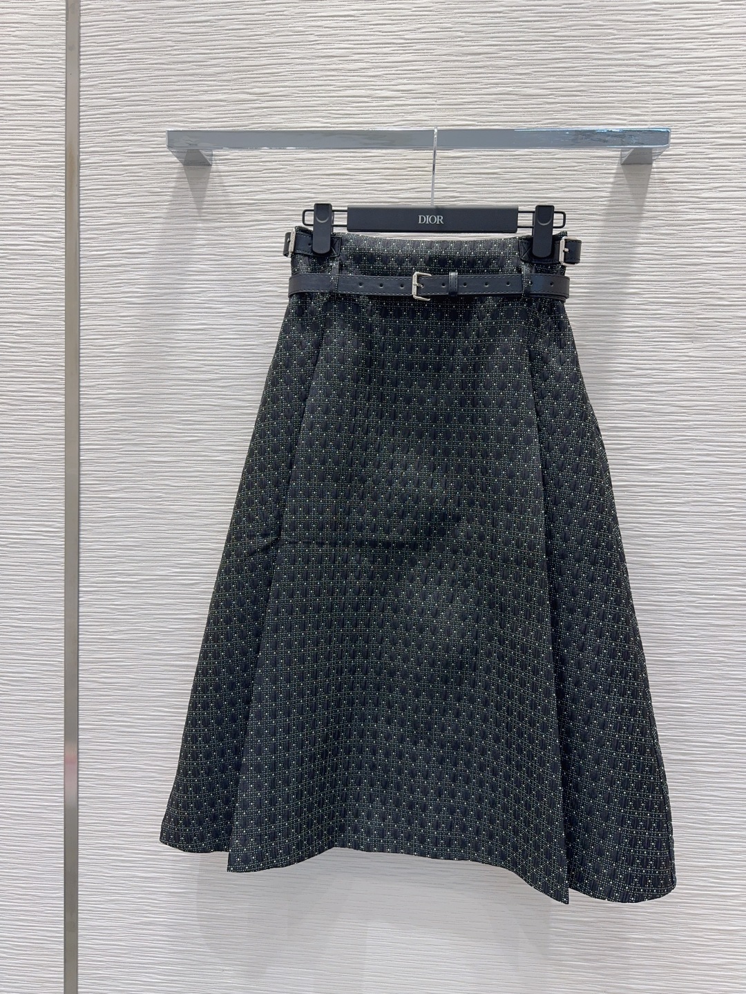 Dior 330 ロゴ柄 ファブリック ブラック | 2025FW ファッションセット | ウエストベルト付き A4収納可 フレアスカート 中丈 100%ポリエステル リンガー イタリア製 (36) - 画像 1