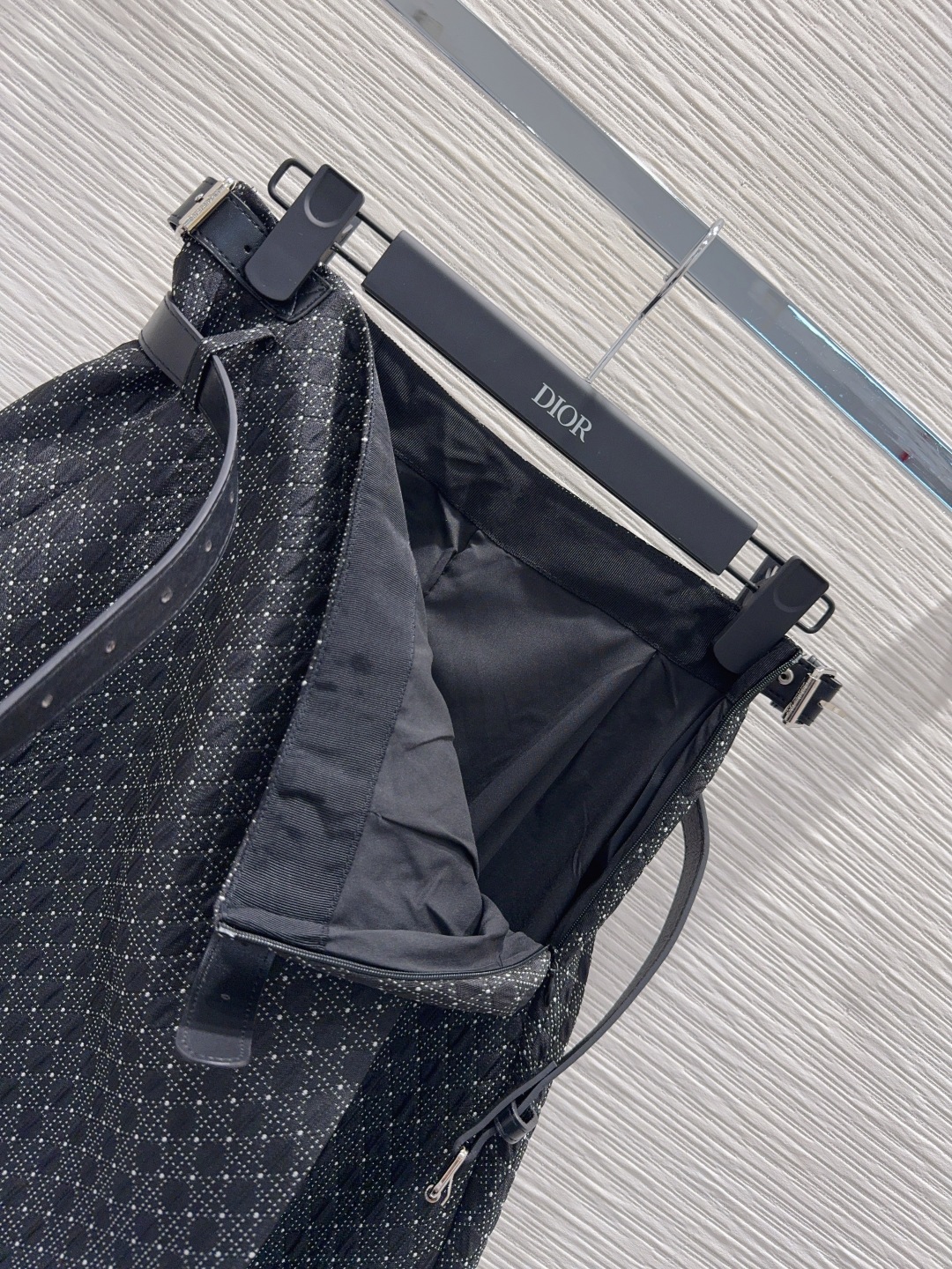 Dior 330 ロゴ柄 ファブリック ブラック | 2025FW ファッションセット | ウエストベルト付き A4収納可 フレアスカート 中丈 100%ポリエステル リンガー イタリア製 (36) - 画像 4