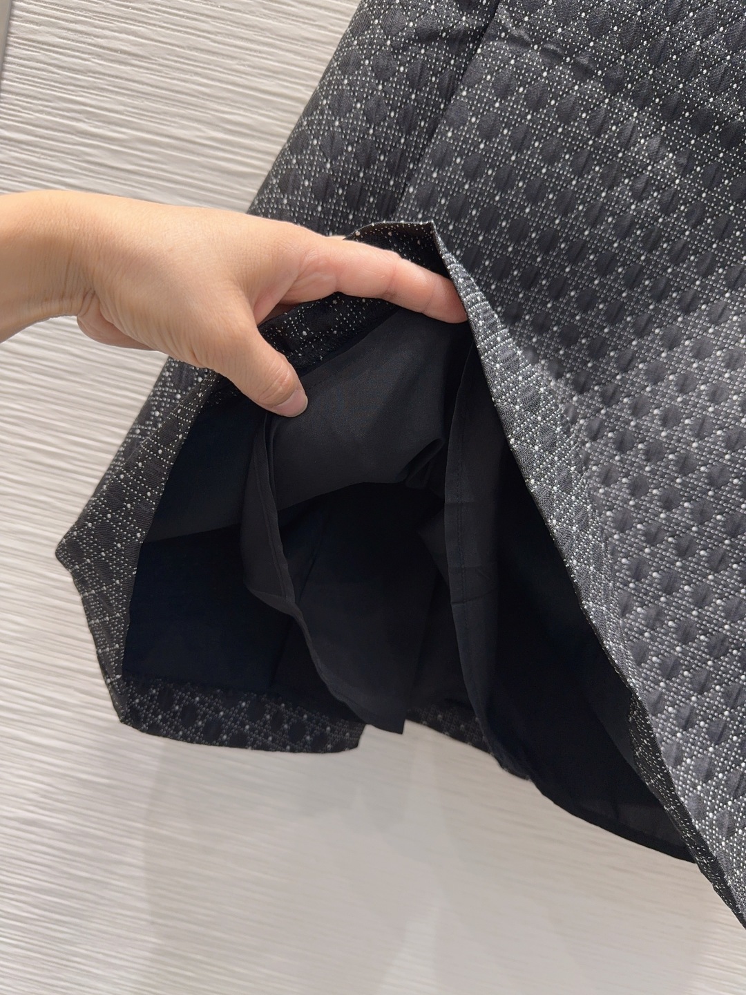 Dior 330 ロゴ柄 ファブリック ブラック | 2025FW ファッションセット | ウエストベルト付き A4収納可 フレアスカート 中丈 100%ポリエステル リンガー イタリア製 (36) - 画像 5