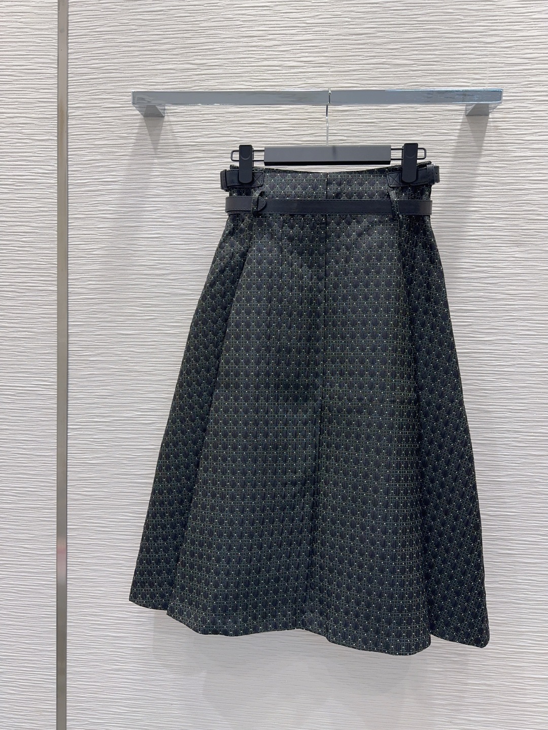 Dior 330 ロゴ柄 ファブリック ブラック | 2025FW ファッションセット | ウエストベルト付き A4収納可 フレアスカート 中丈 100%ポリエステル リンガー イタリア製 (36) - 画像 7