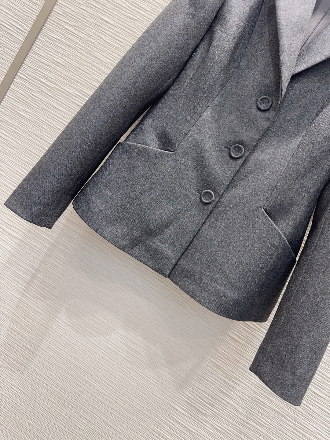 Dior 380 ファッションスーツ ファッションタイトスカート 灰色 素材：ポリエステル75% ライオン23% ナイロン2% - 画像 4