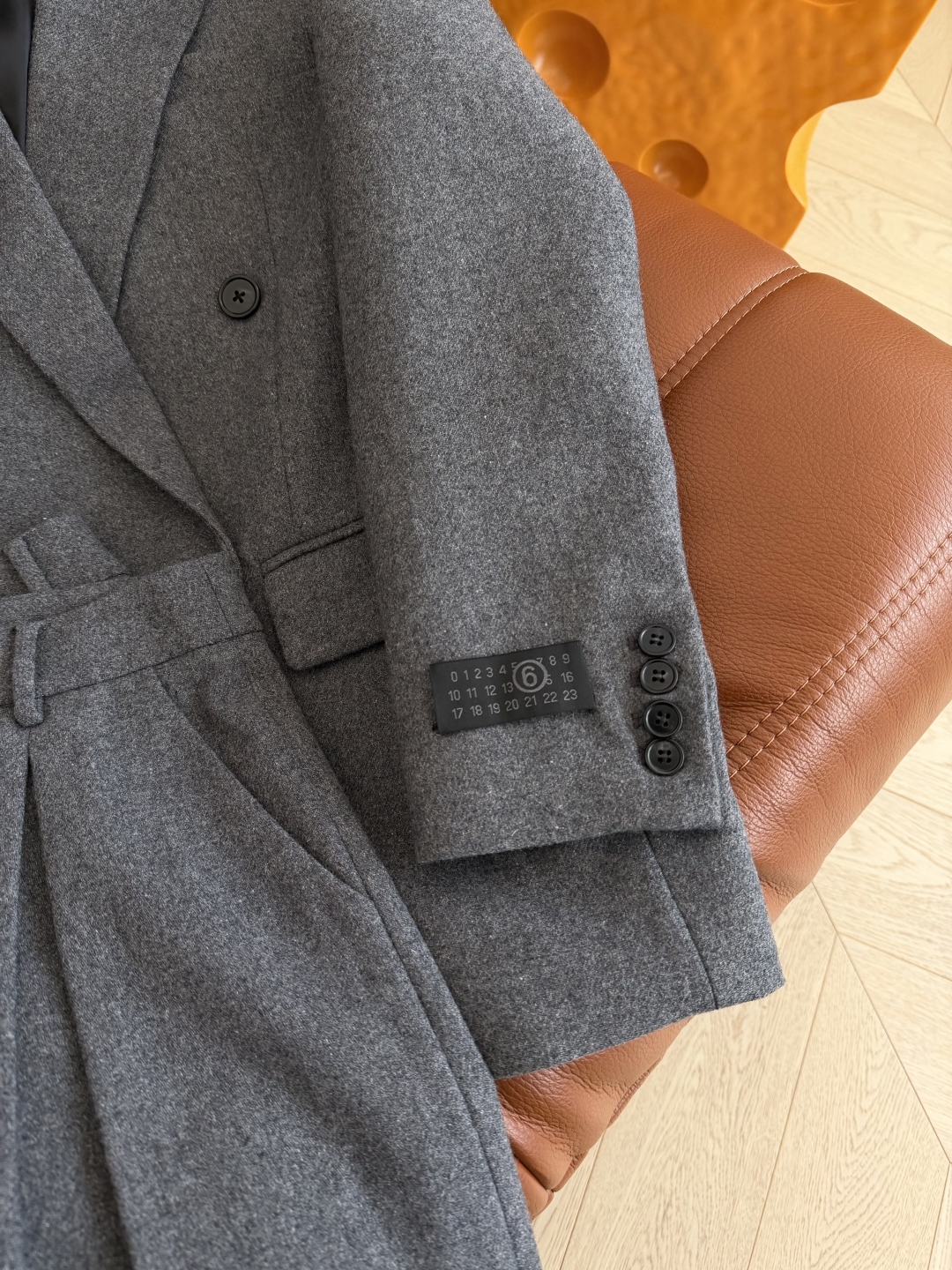 （ブランド名未記載）25FW デジタル袖標 ブレザー セットアップ シルク混 灰色 縦型ボタン 2WAY 3WAY 普段着 通勤 3色展開 - 画像 5