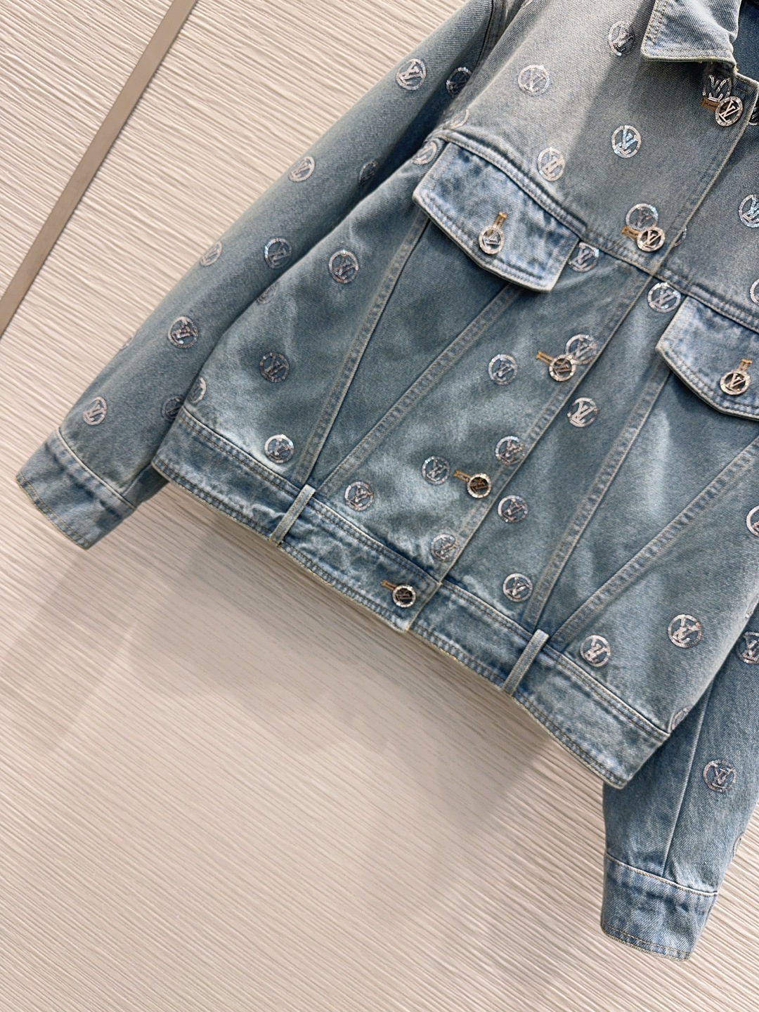 ルイ・ヴィトン 410 デニムジャケット デニム刺繍 オーバーサイズ ロゴ カラー：ライトブルー 素材：100%コットン - 画像 4