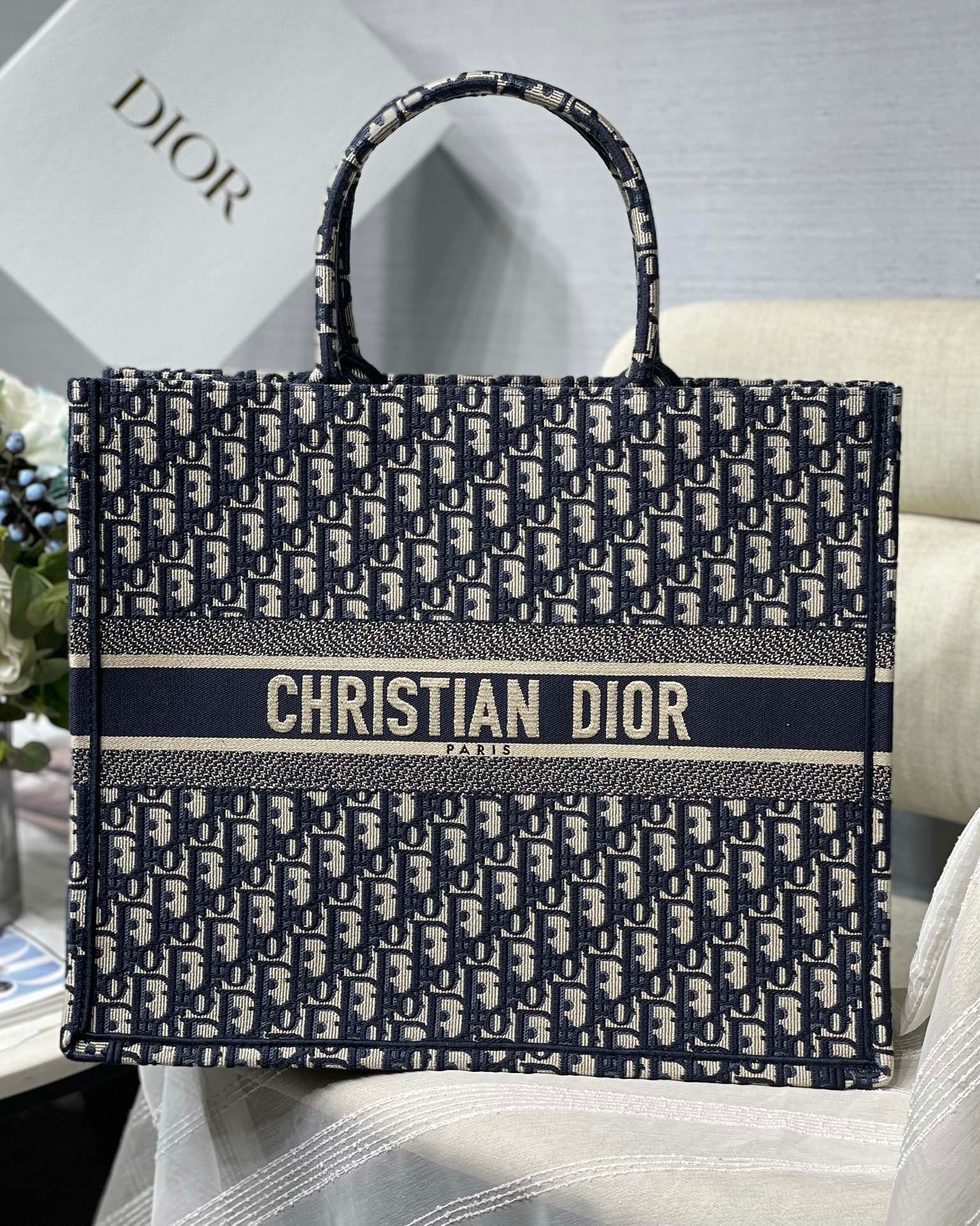 ディオール　定番　人気バッグ　Dior　オブリーク　ブックトート ラージ バッグ キャンバス　ブルー　大容量　男女兼用　Dior Book Tote