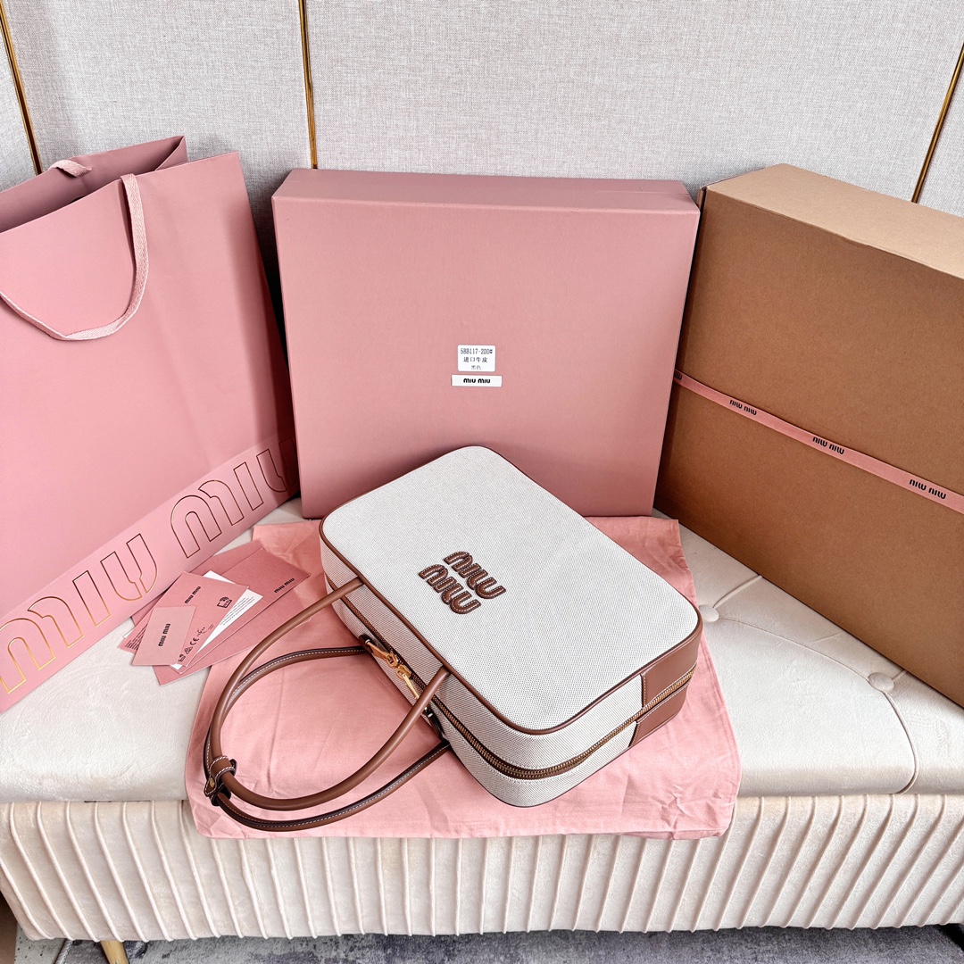 Miu Miu 5BB117Miu 公文バッグ キャンバス ベージュ - 画像 3