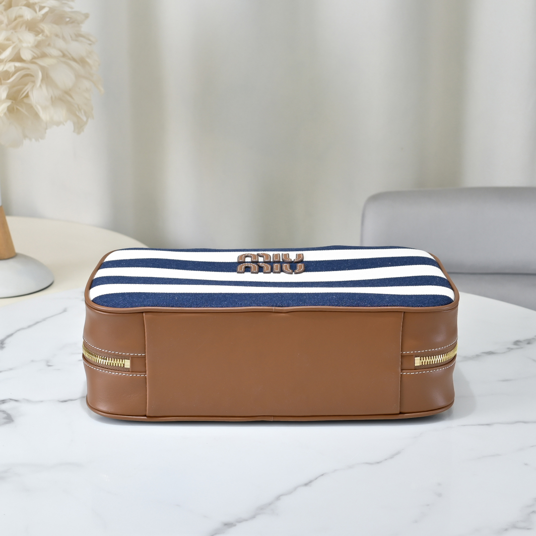 Miu Miu 5BB117 公文バッグ 大容量 キャンバス ブルー - 画像 4