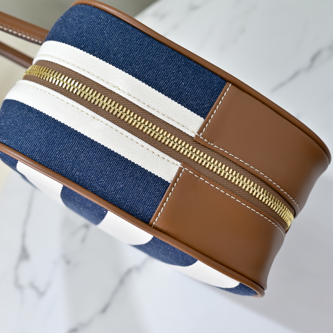 Miu Miu 5BB117 公文バッグ 大容量 キャンバス ブルー - 画像 5