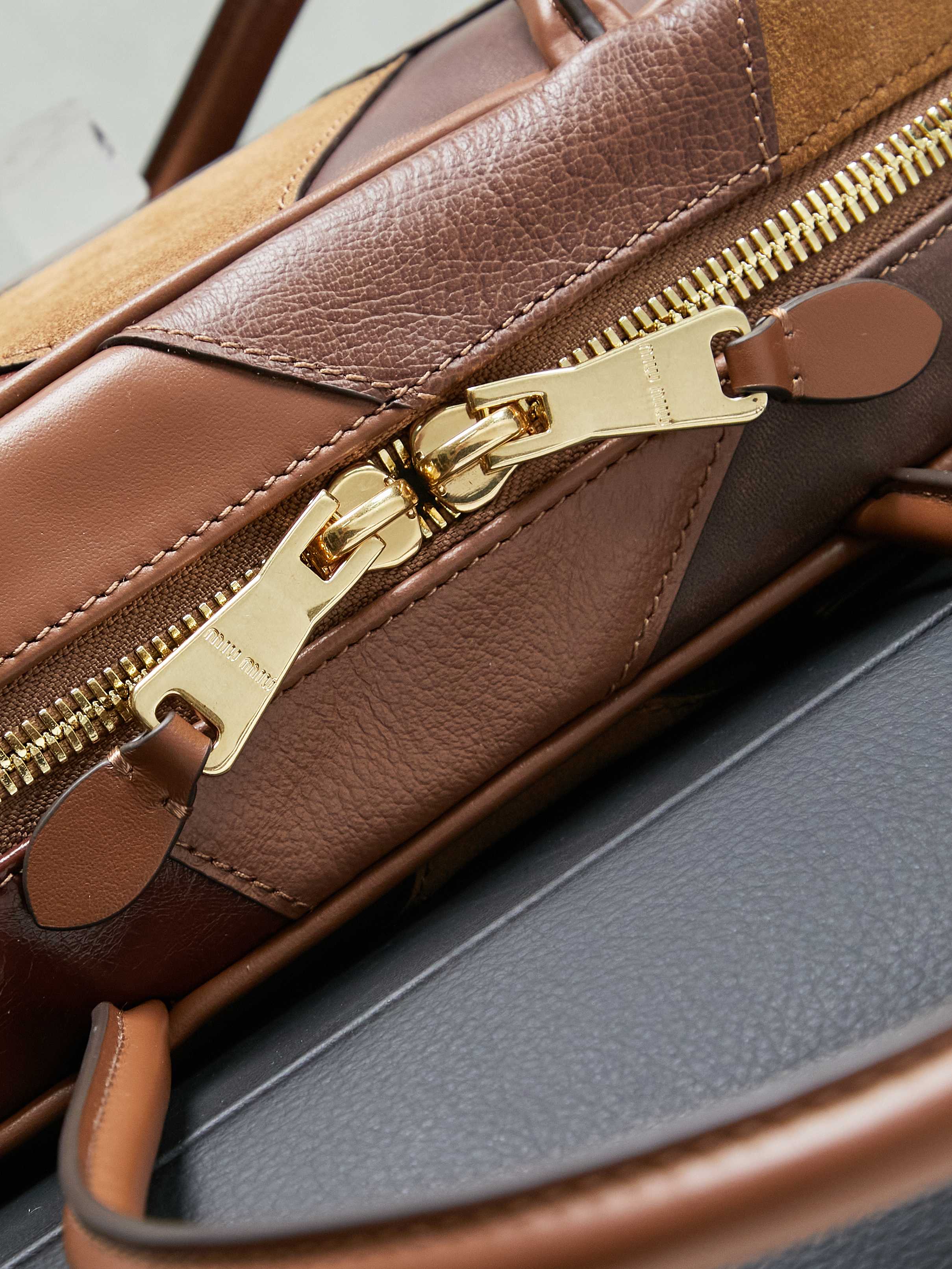 Miu Miu レザー バッグ パッチワーク ブラウン - 画像 5