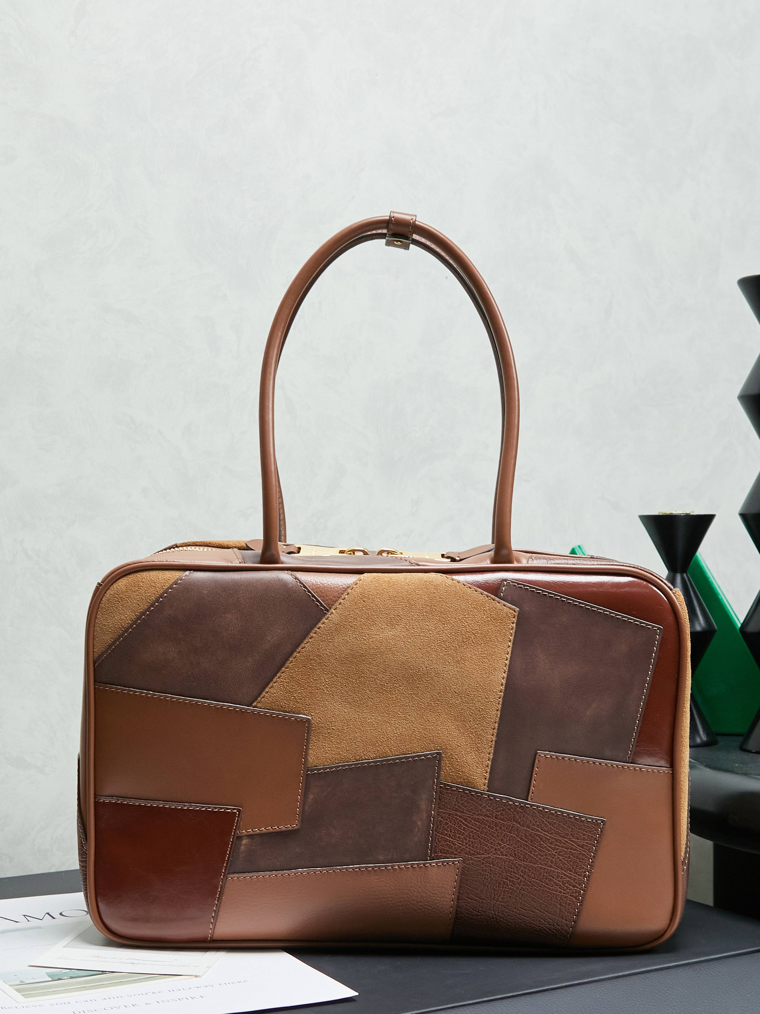 Miu Miu レザー バッグ パッチワーク ブラウン - 画像 2