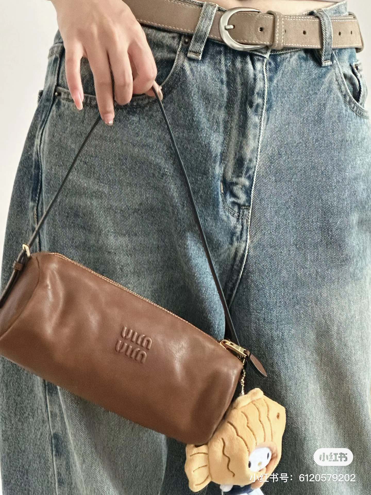 Miu Miu レザー ショルダーバッグ | ブラウン - 画像 4