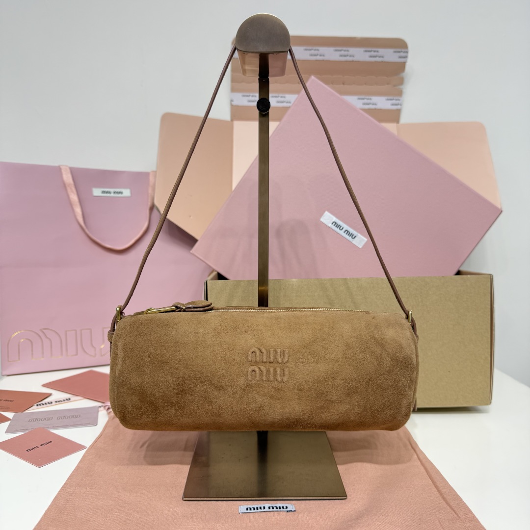 Miu Miu レザー ミニショルダーバッグ | 縫い目加工 カーキ