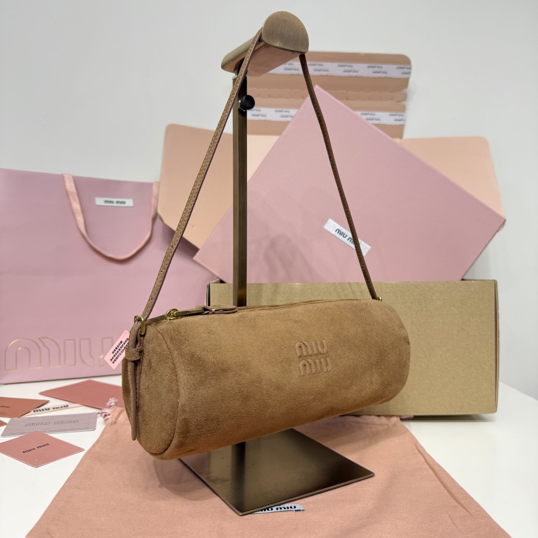 Miu Miu レザー ミニショルダーバッグ | 縫い目加工 カーキ - 画像 2