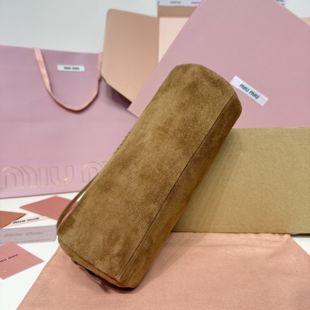 Miu Miu レザー ミニショルダーバッグ | 縫い目加工 カーキ - 画像 4
