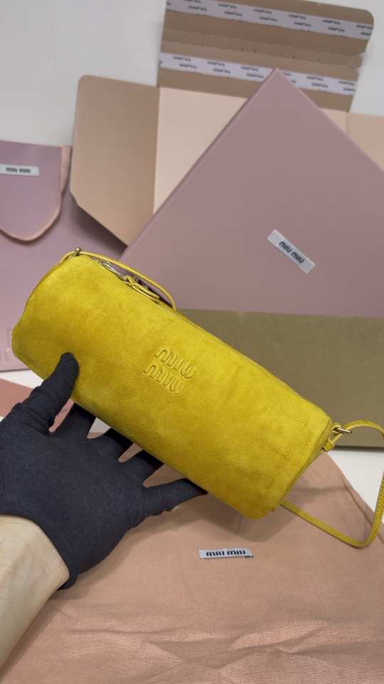 ミュウミュウ ショルダーバッグ 軽量 青春色