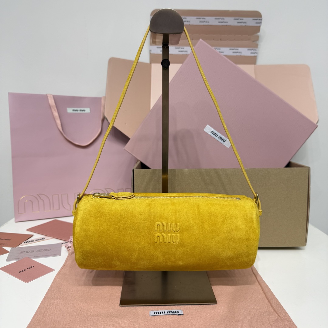 Miu Miu ショルダーバッグ | ロングショルダー| マットスエード| レモンイエロー