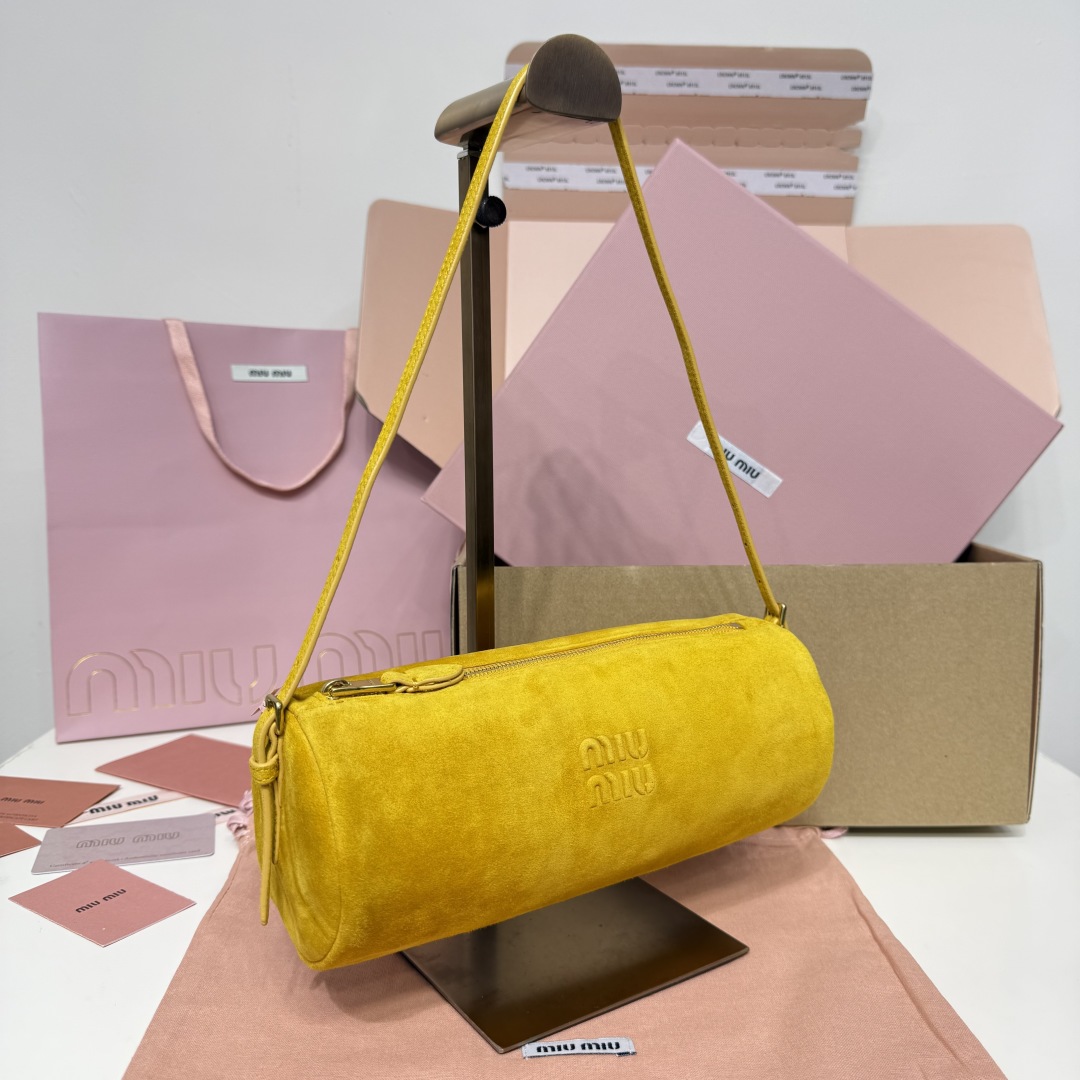 Miu Miu ショルダーバッグ | ロングショルダー| マットスエード| レモンイエロー - 画像 2