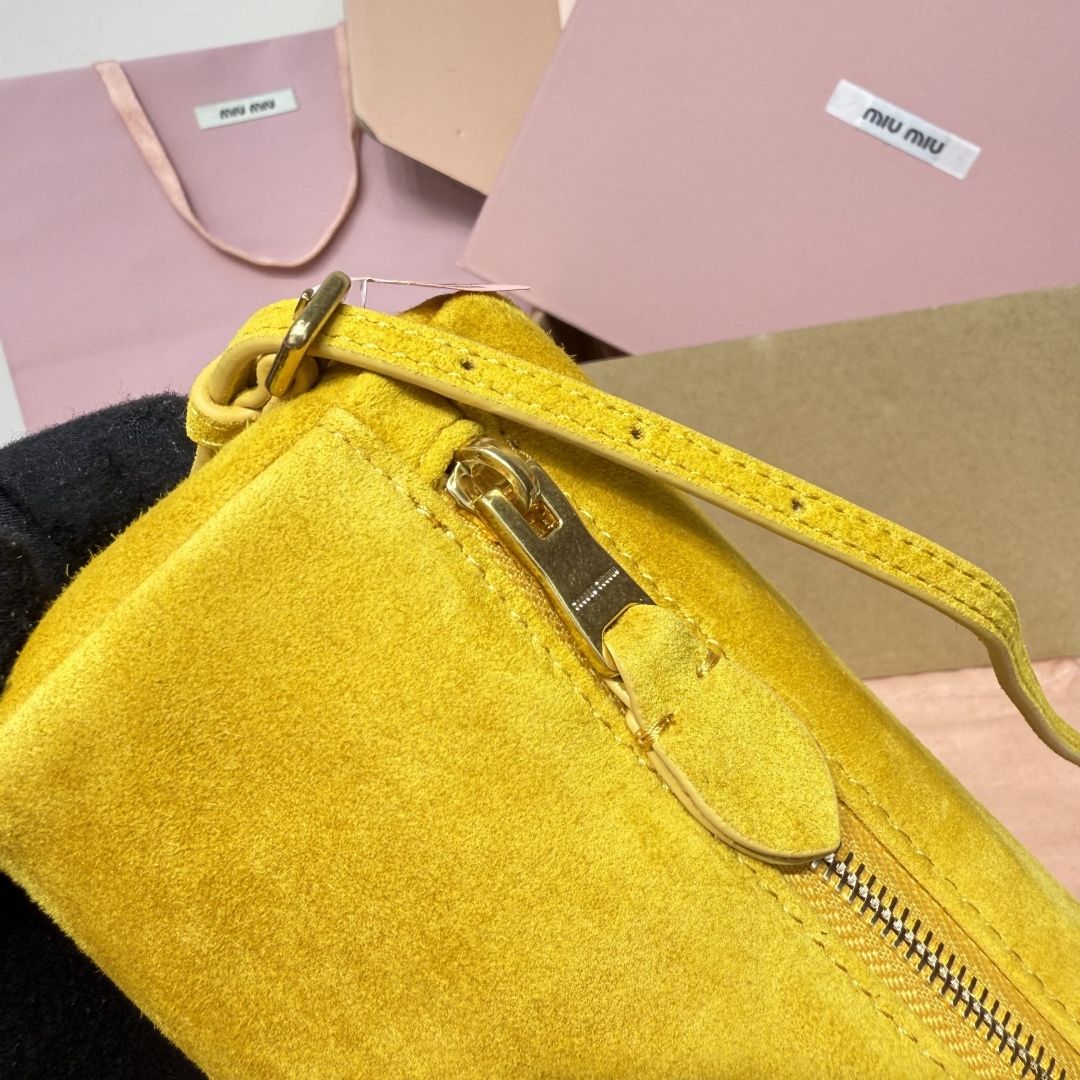 Miu Miu ショルダーバッグ | ロングショルダー| マットスエード| レモンイエロー - 画像 6