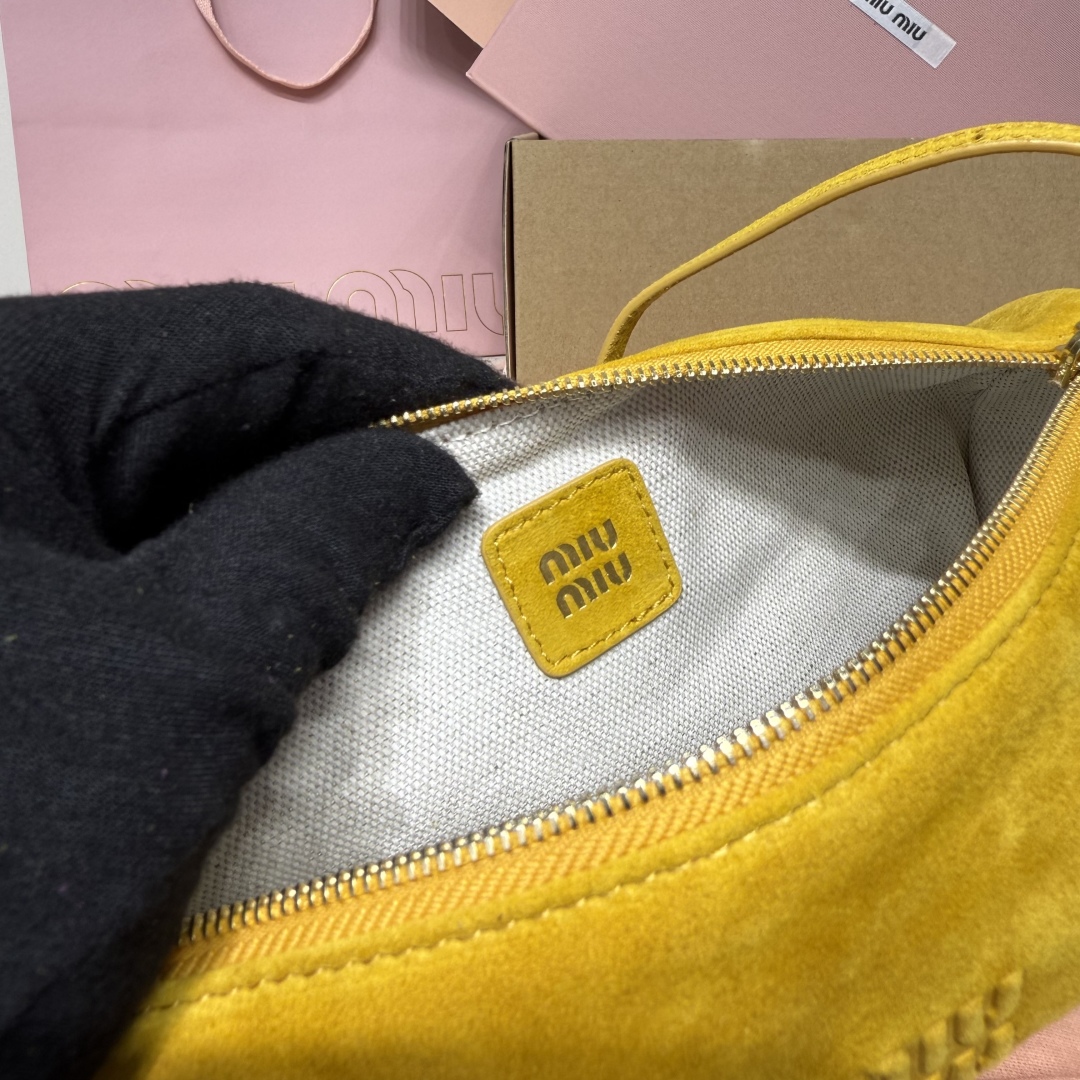 Miu Miu ショルダーバッグ | ロングショルダー| マットスエード| レモンイエロー - 画像 8