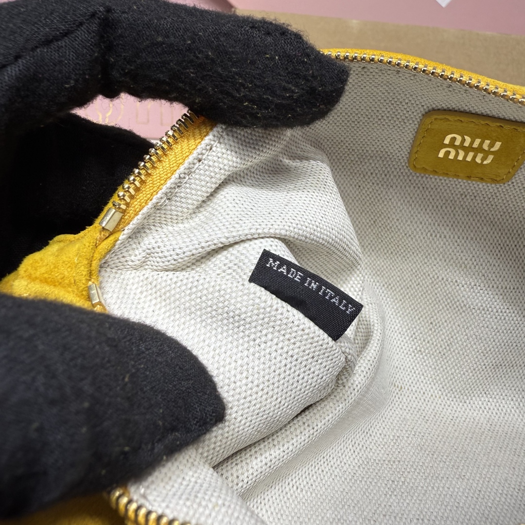 Miu Miu ショルダーバッグ | ロングショルダー| マットスエード| レモンイエロー - 画像 9