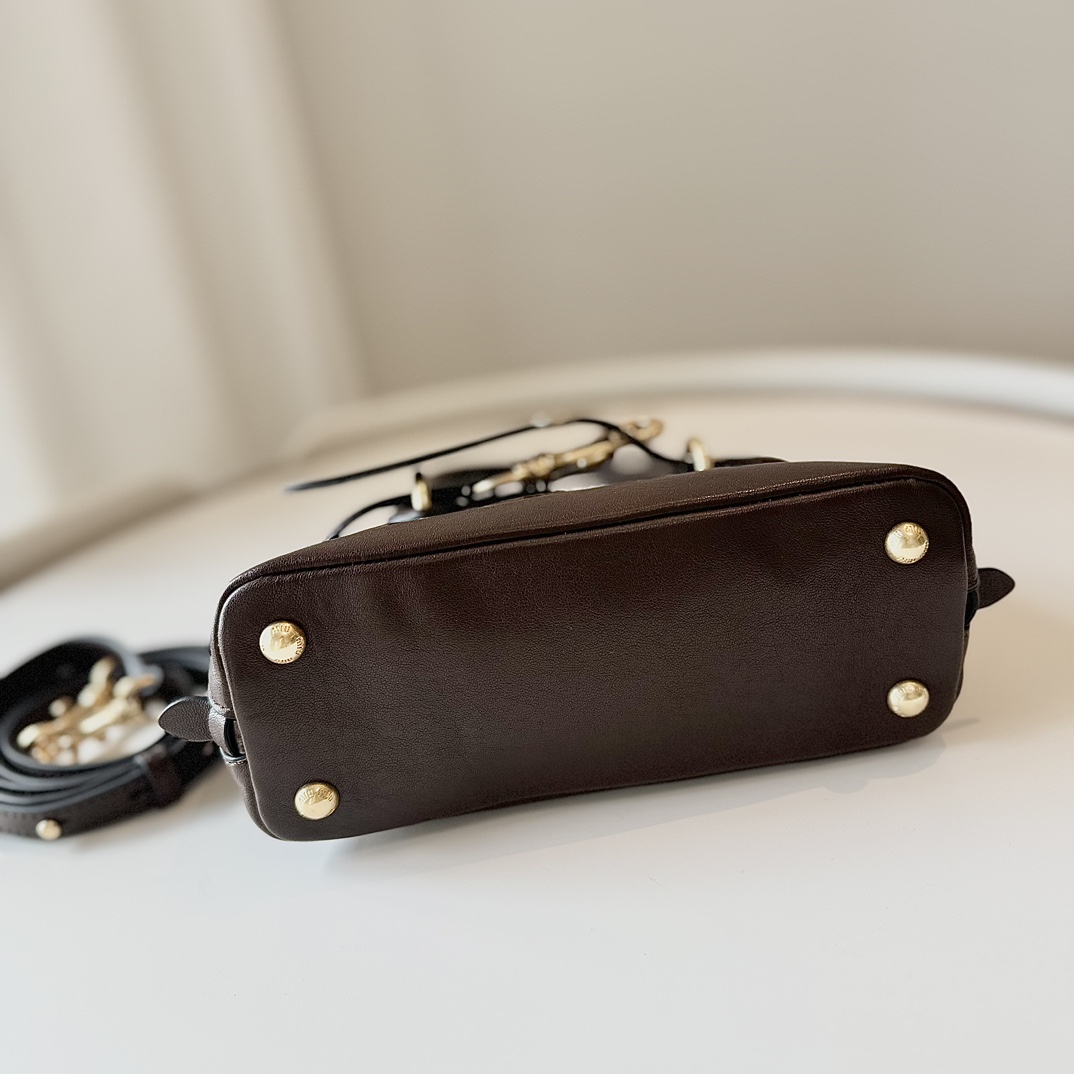 Miu Miu レディース バッグ トート レザー 茶色|コンパクト| MADE IN ITALY - 画像 4