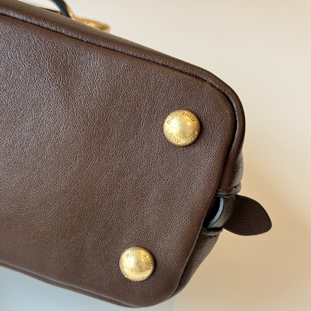 Miu Miu レディース バッグ トート レザー 茶色|コンパクト| MADE IN ITALY - 画像 6