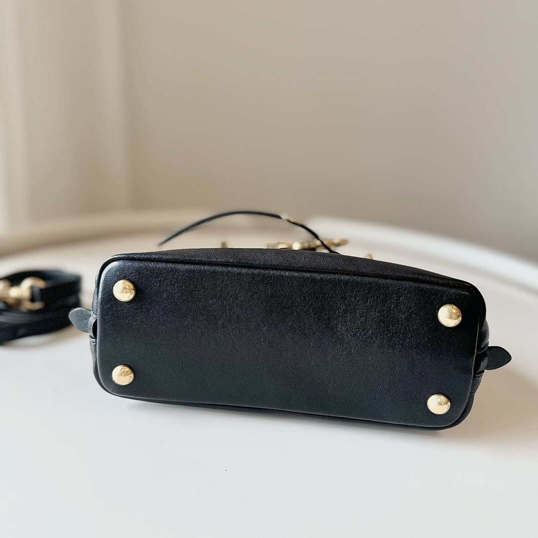 MIU MIU ハンドバッグ | ファッションアクセサリー | コンパクト | ブラック - 画像 4