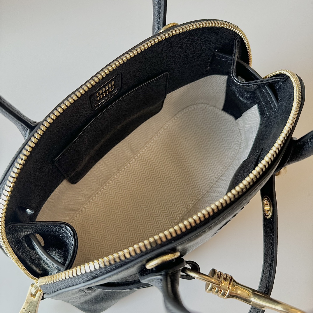 MIU MIU ハンドバッグ | ファッションアクセサリー | コンパクト | ブラック - 画像 7