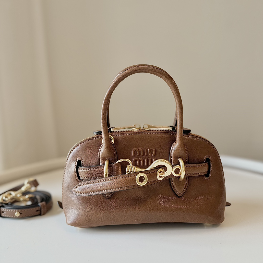 Miu Miu キャップ レザー バッグ | ブラウン