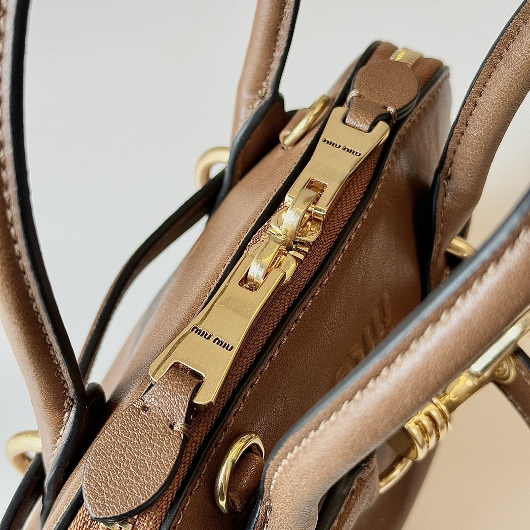 Miu Miu キャップ レザー バッグ | ブラウン - 画像 6