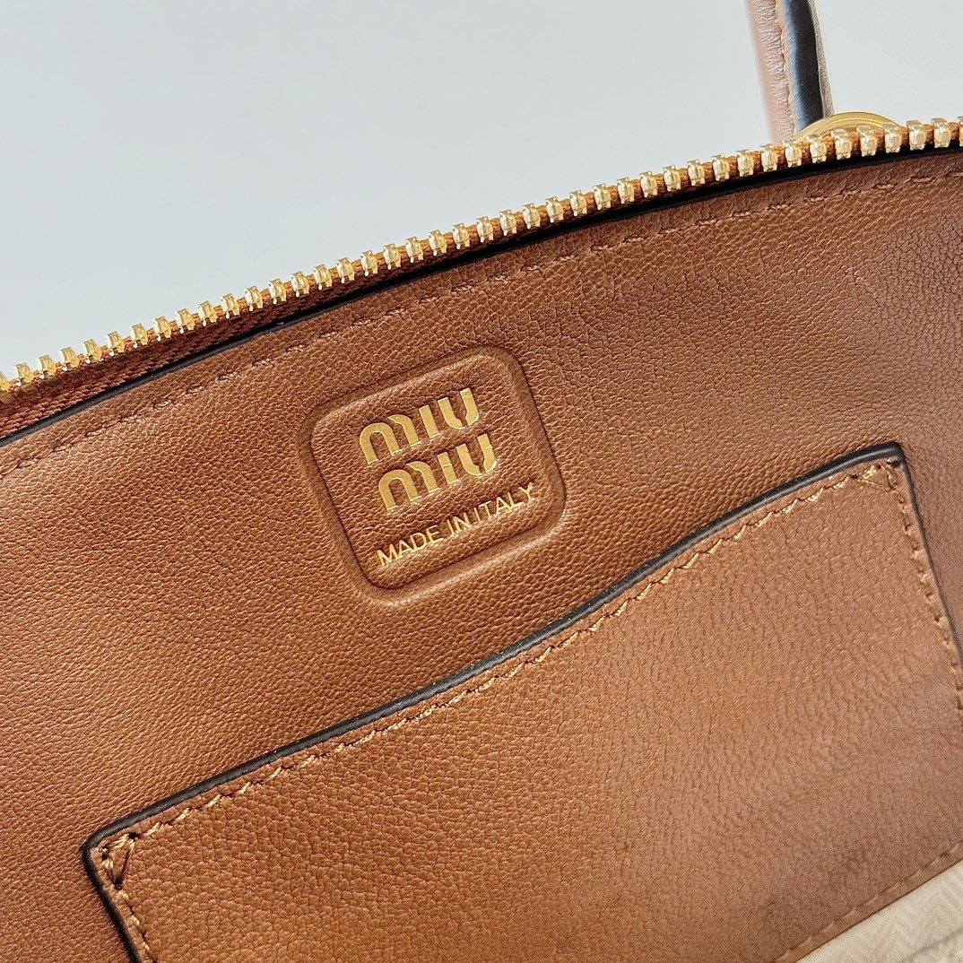 Miu Miu キャップ レザー バッグ | ブラウン - 画像 8