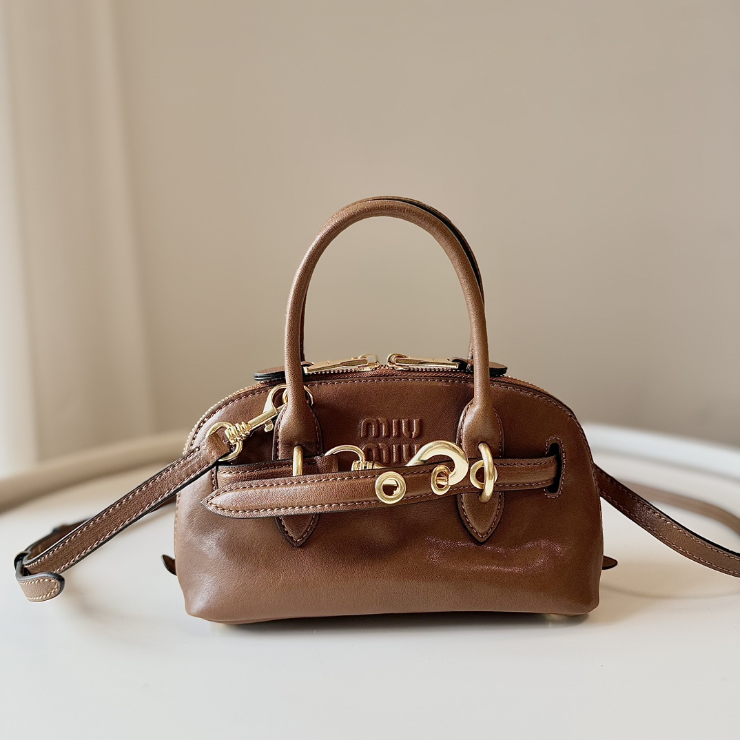 Miu Miu キャップ レザー バッグ | ブラウン - 画像 9