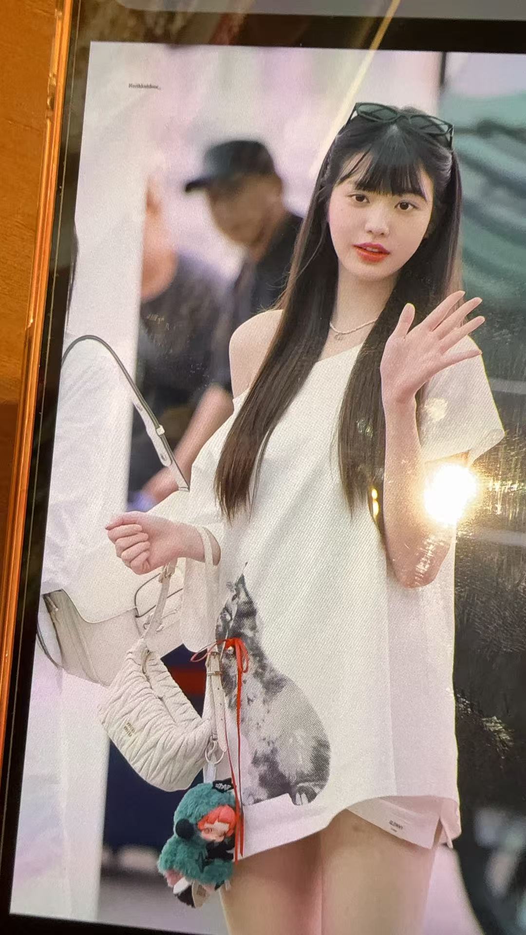 MIU MIU ハンドバッグ 高級感プルアップデザイン 白色 - 画像 4