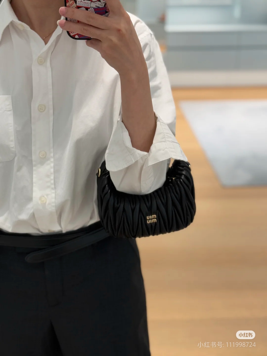 Miu Miu ハンドバッグ ラッピング加工 黒 - 画像 4