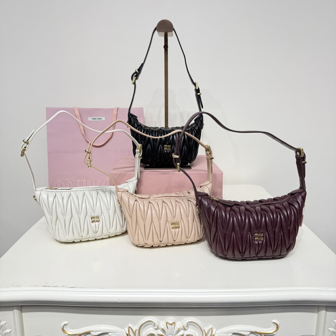 Miu Miu ミュウミュウ キャンバス ポシェット オーバル型 軽量 3色展開