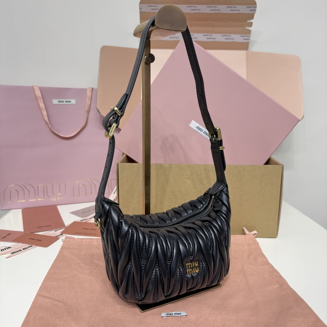 Miu Miu ハンドバッグ マトラッセ ブラック - 画像 2