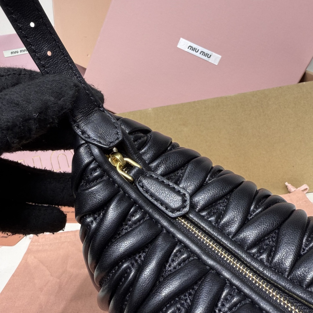 Miu Miu ハンドバッグ マトラッセ ブラック - 画像 7