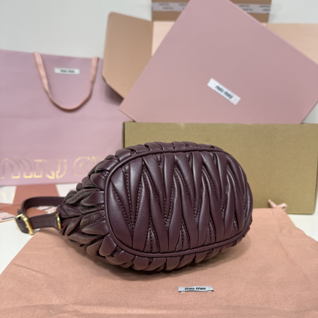 Miu Miu レディース ハンドバッグ コンパクト ブラウン レザー - 画像 4