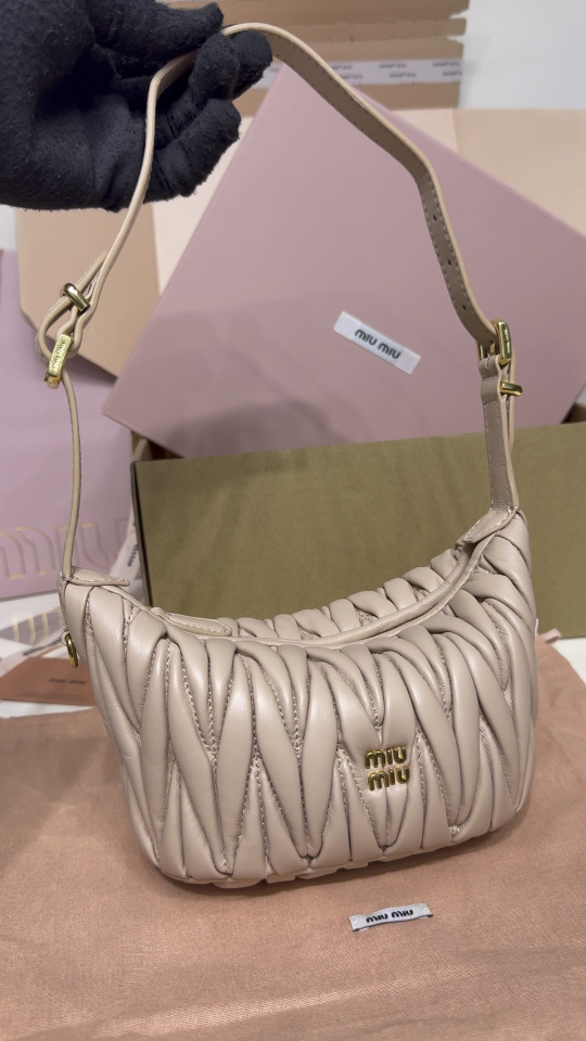 ミュウミュウ ハンドバッグ ミニ シグネチャー ライン カラー:ベージュ