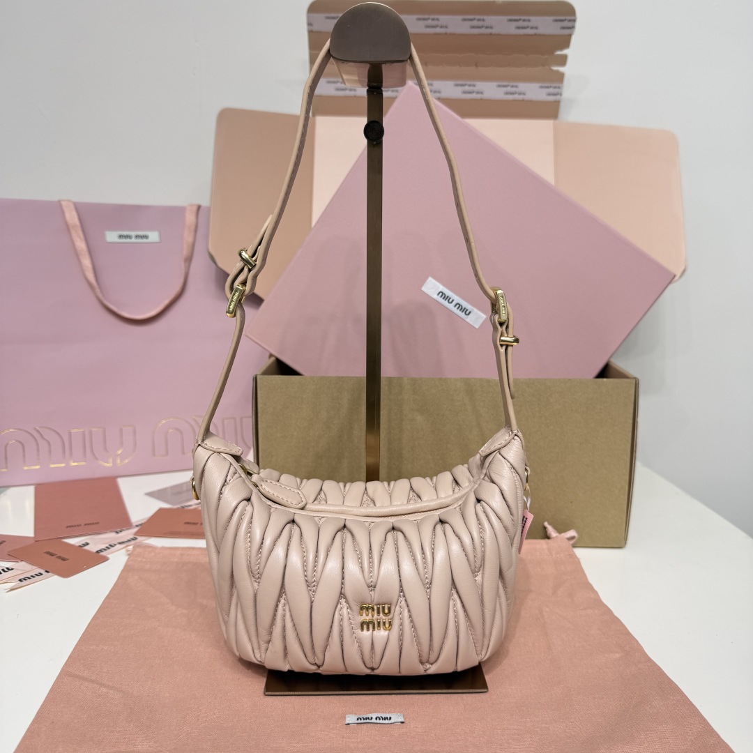 Miu Miu ミュウミュ ハンドバッグ マグネットボタン ベージュ