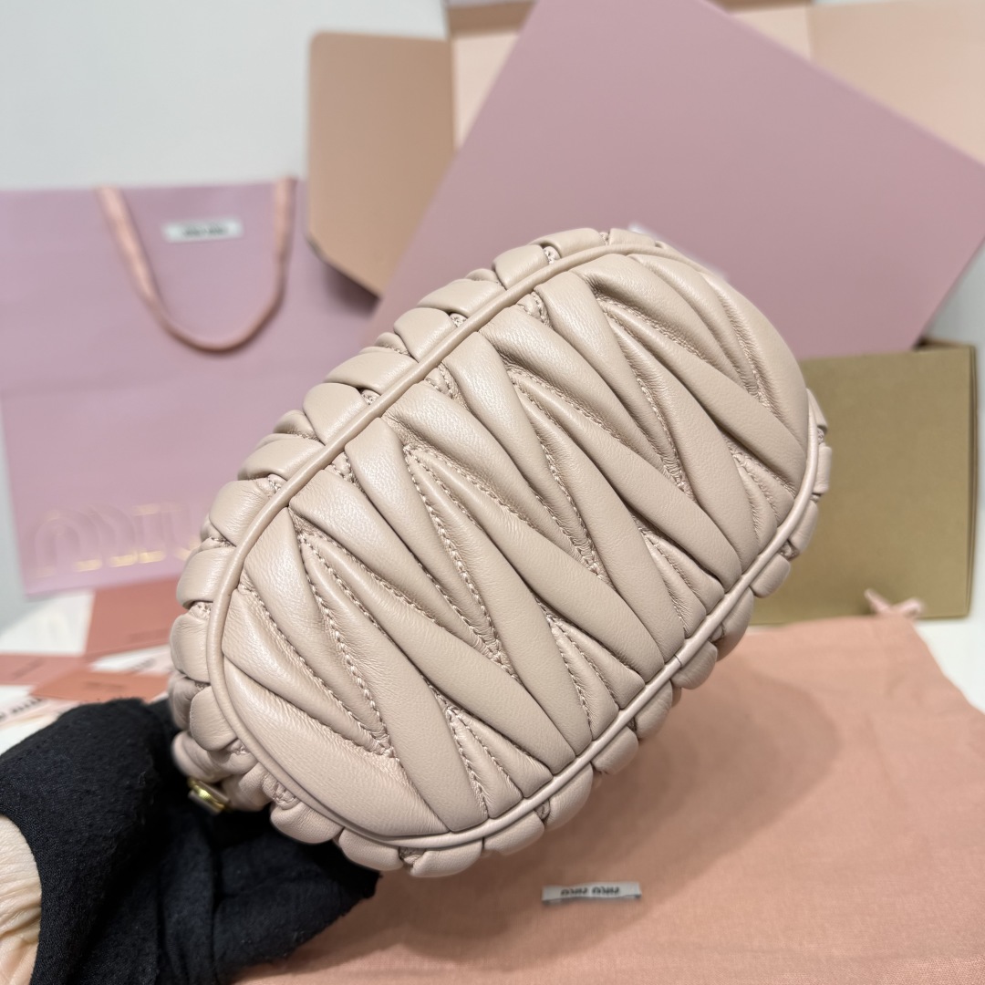 Miu Miu ミュウミュ ハンドバッグ マグネットボタン ベージュ - 画像 4