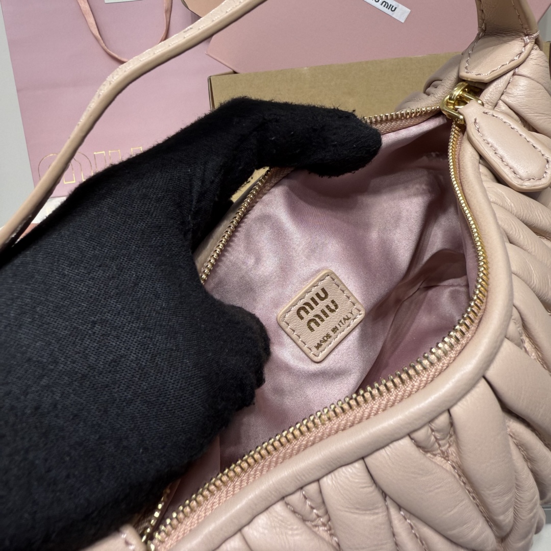 Miu Miu ミュウミュ ハンドバッグ マグネットボタン ベージュ - 画像 9